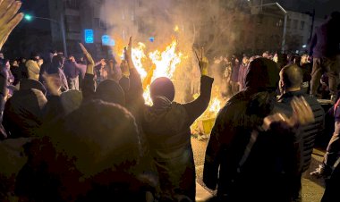 Iranian Marxist Nida Kaveh: “The Protestors Now Include the Pious Uncles”